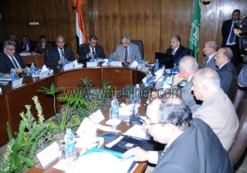 بشر: الدستورلم يحسم مسائلة انتخاب أوتعيين المحافظيين