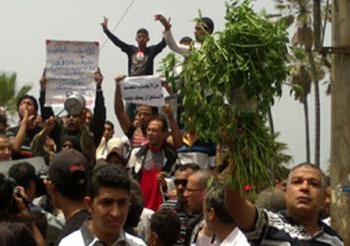 متظاهرو القائد ابراهيم في أنتظار عكاشة في رأس التين بالأسكندرية