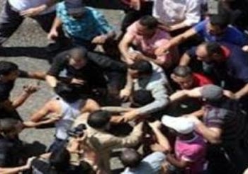 اشتباكات بالأيدي بين شباب الإخوان وقيادي بوسط المنيا