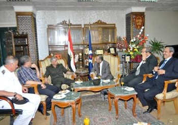 قائد قوات الدفاع الشعبي في زيارة للسويس