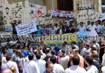 بالصور وقفة للعاملين بالنيابات والمحاكم للمطالبة بالمساواة بزملائهم