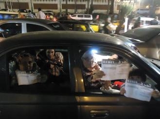 المصريين الأحرار بالأسكندرية يجمع توقيعات لسحب الثقة من الرئيس مرسي