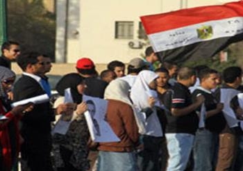وقفه صامته لإحياء ذكري خالد سعيد في المنيا