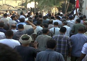 انهاء اعتصام عمال الالمونيوم بنجع حمادى بعد جلسة تفاوضية