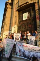 بالصور وقفة لحملة “أنا ضد التعذيب” تطالب بمحاكمة الرئيس