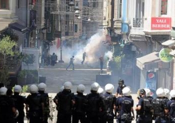 الشرطة التركية تنتشر في ميدان تكسيم في اسطنبول