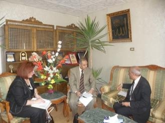 محافظ السويس يجتمع بالمستشار الاقتصادي  بمؤسسة ساويرس للتنمية الاجتماع