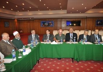 ورشة عمل ومشروعات ضخمة للصناعات البحرية برأس الأدبية بالسويس