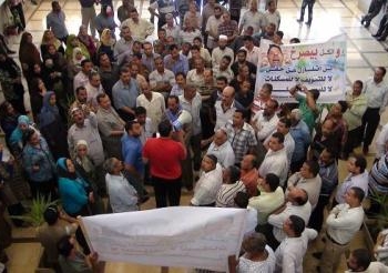تظاهر العاملين بجامعة المنيا للمطالبة بزيادة المرتبات