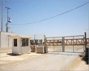 اسرائيل تغلق معابر قطاع غزة في اعقاب سقوط صواريخ