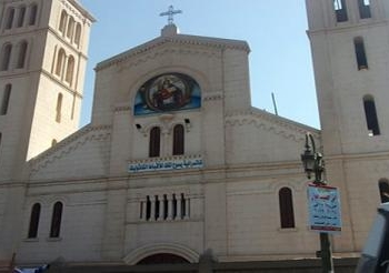 كاثوليك المنيا يتضرعون من اجل مصر والكنيسة تصف فتنة  “أبومسلم”
