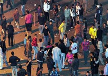 مناوشات بين متظاهرين معارضين لحكم الإخوان المسلمين