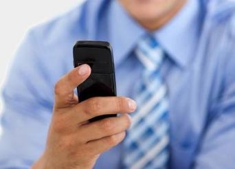 أهالى السويس يستقبلون رسائل عبر الهاتف تدعوهم للتظاهر السلمي