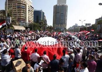 مسيرة مصطفى محمود تصل الى ميدان التحرير وهتافات تطالب برحيل النظام