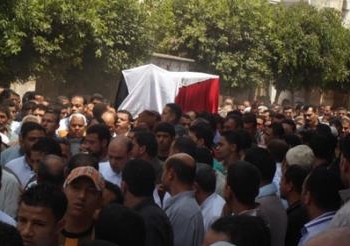 الآلاف يشيعون جثمان العقيد محمد هانى بالاسكندرية
