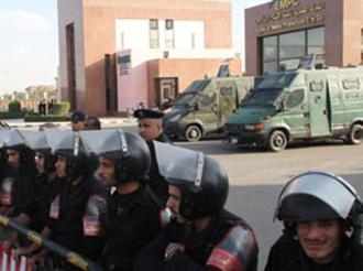 مؤيدو الرئيس  بالجيزة يتعدون على مسيرة طلابية …