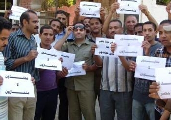 وقفه لافراد وضباط شرطة المنيا تضامنا مع الجيش