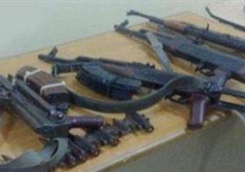 أمن المنيا يضبط 3 من مؤيدي مرسي بمسيرة وبحوزتهم أسلحة آلية وسيوف