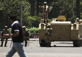 الجيش يفرض سيطرته على سيناء.. ويتوعد بتطهيرها من الإرهاب