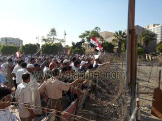 12 مصاب من مؤيدي مرسى باختناقات أثناء تصدى الجيش