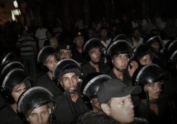 أمن المنيا يفض اعتصام مؤيدي مرسي بمحكمة