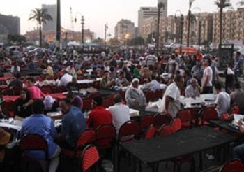 المصريين الاحرار يشارك فى حفل افطار ميدان التحرير