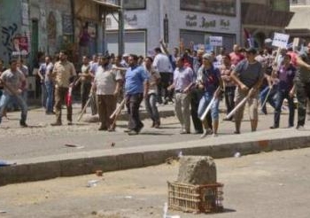 اصابة 10 اشخاص بينهم 5 سيدات فى اشتباكات بين مؤيدى المعزول