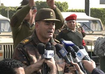 قائد الجيش الثالث يشكر  شعب السويس بعد خروج عشرات الآلاف لتفويضهم