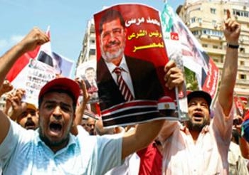 مسيرة لمؤيدي المعزول تصل الي مديرية الأمن بالأسكندرية