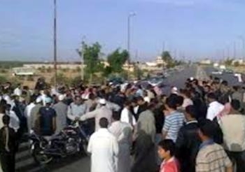 أمن المنيا يعيد تسيير الطريق الزراعي بعد قطعه بسبب أحداث قرية بني أحمد