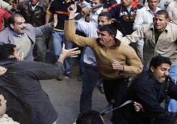 اشتباكات بين أنصار المعزول والأهالي بصلاح سالم