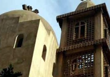 كاهن كنيسة مارجرجس بدشنا ينفى إغلاق أبواب الكنيسة