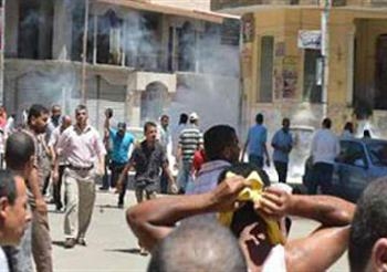 اشتباكات بالايدى فى السويس بين نشطاء و مؤيدي المعزول