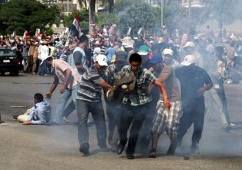 اشتبكات بين انصار الإخوان وسكان ميدان رمسيس