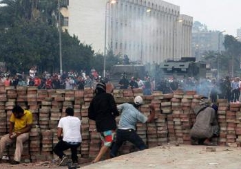 في بيان صادر عن وزارة الإعلام : الإخوان يعتدون علي المنشأت العامة