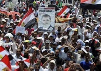 بلاغ يتهم أنصار مرسى باقتحام مسجد بالسويس