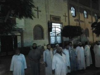 المسلمون فى جهينة يحمون الكنائس بالسلاح