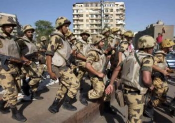 حشود من مدرعات وجنود الجيش تصل بني سويف