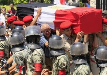 محافظ كفرالشيخ يقرر صرف 10 آلاف جنيه لأسرة شهيد أحداث رفح
