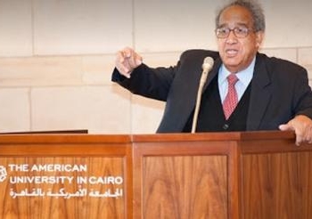 د/ جلال أمين يحصل على جائزة الدولة التقديرية في العلوم الاجتماعية