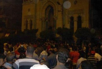 اهالى  قرية شباس بدسوق يطلقوا صراح الاخوان المحاصرين داخل مسجد القرية