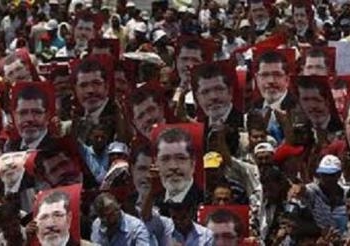 تجمع أنصار المعزول في مصر الجديدة