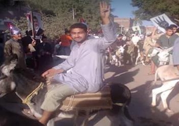 للاسبوع الثانى قرية “دلجا” تتقدم بمسيرة بالحمير