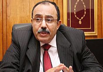 وكيل وزارة التموين بالقليوبية يطمئن المحافظ على الحالة التموينية