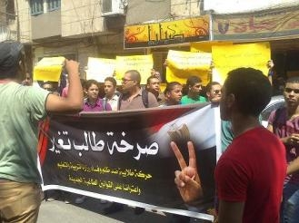 طلاب الثانوية العامة بالمنيا يجددون تظاهرهم  امام مديرية التعليم