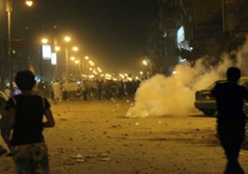 قتيل وعشرات المصابين جراء الاشتباكات بين الاخوان وأهالي عزبة التحرير