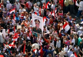 الاخوان يعتدون علي مسيرة مؤيدة للجيش ببني سويف