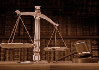 القضاء يأمر بتجميد أموال عدد من قيادات الاخوان والتيار الديني