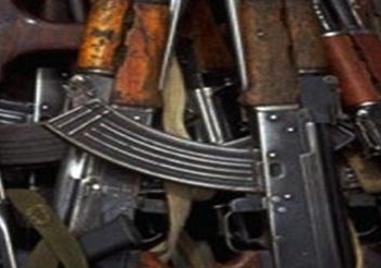 الأمن يستعيد  24  قطعة سلاح نارية مستولي عليها