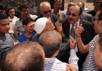 محافظ القليوبية يتفقد شوارع شبرا الخيمة ويناقش المشاكل المزمنة فيها